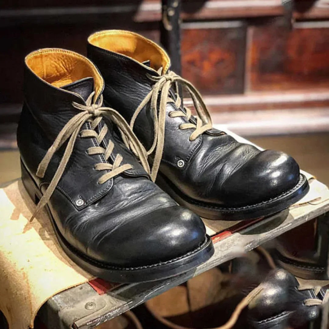 Klassiska svarta läderskor för herr – handgjorda ankelboots i retrostil