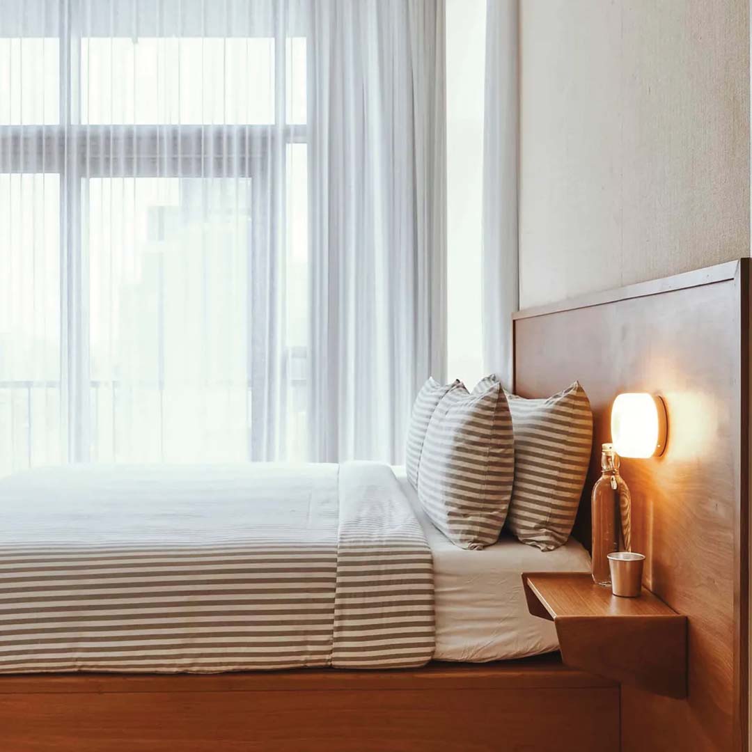 LumièreLux Dimple Vägglampa – Elegant Svart & Guld Design – Modern Väggbelysning med E27-sockel för Sovrum & Vardagsrum