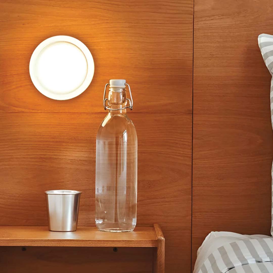 LumièreLux Dimple Vägglampa – Elegant Svart & Guld Design – Modern Väggbelysning med E27-sockel för Sovrum & Vardagsrum