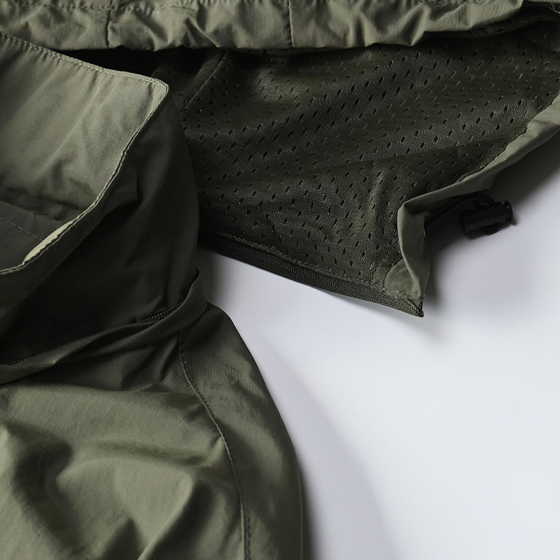 Vindtät herrjacka med huva – vattenavvisande outdoorjacka i militärgrön färg