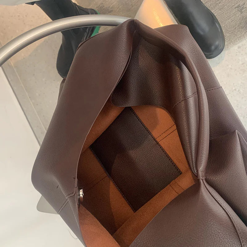 Lyxig Tote Bag i Mjukt Läder – Rymlig Axelväska med Innerfack & Dragkedja | Vardag & Resor