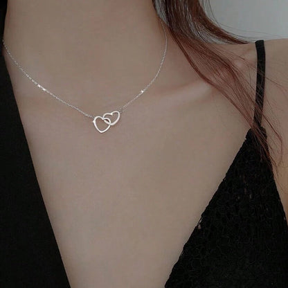 Halsband med Två Hjärtan – Symbolen för Evig Kärlek