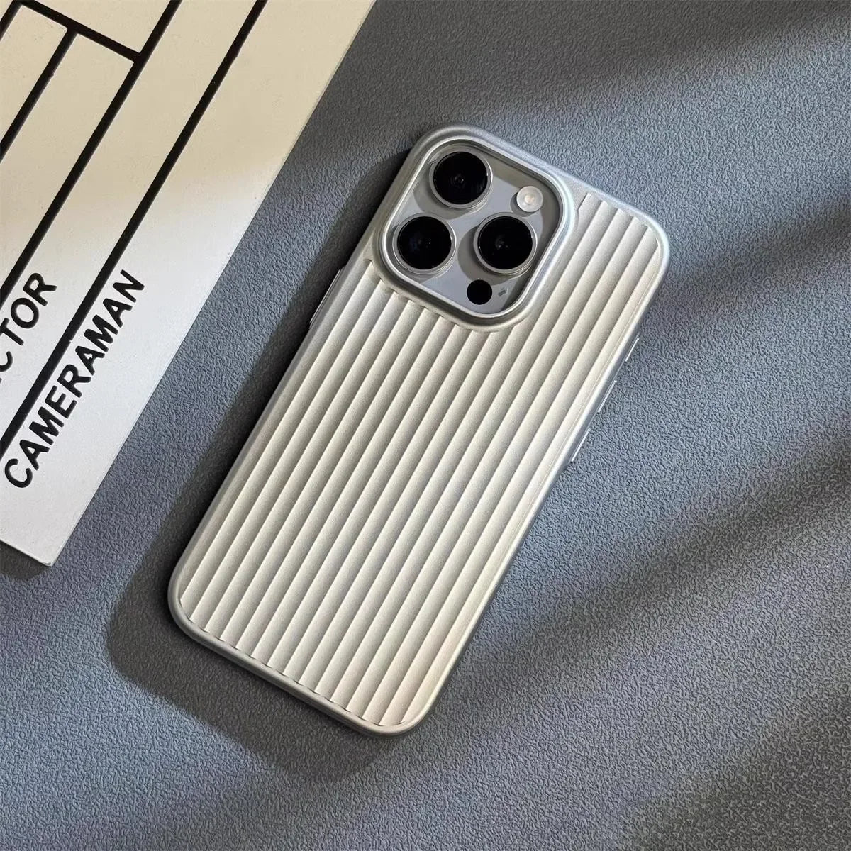 Ultratunt Mobilskal med Militärklassad Stötdämpning – Stilren & Slitstark Skyddslösning för Din Smartphone