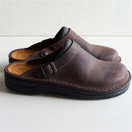 Handgjorda herrtofflor i äkta läder – Brun slip-in modell med komfortinlägg