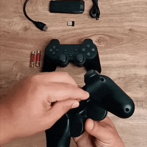 Retro Spelkonsol med 15 000+ Klassiska Spel och Trådlösa Handkontroller – Plug & Play för Hela Familjen
