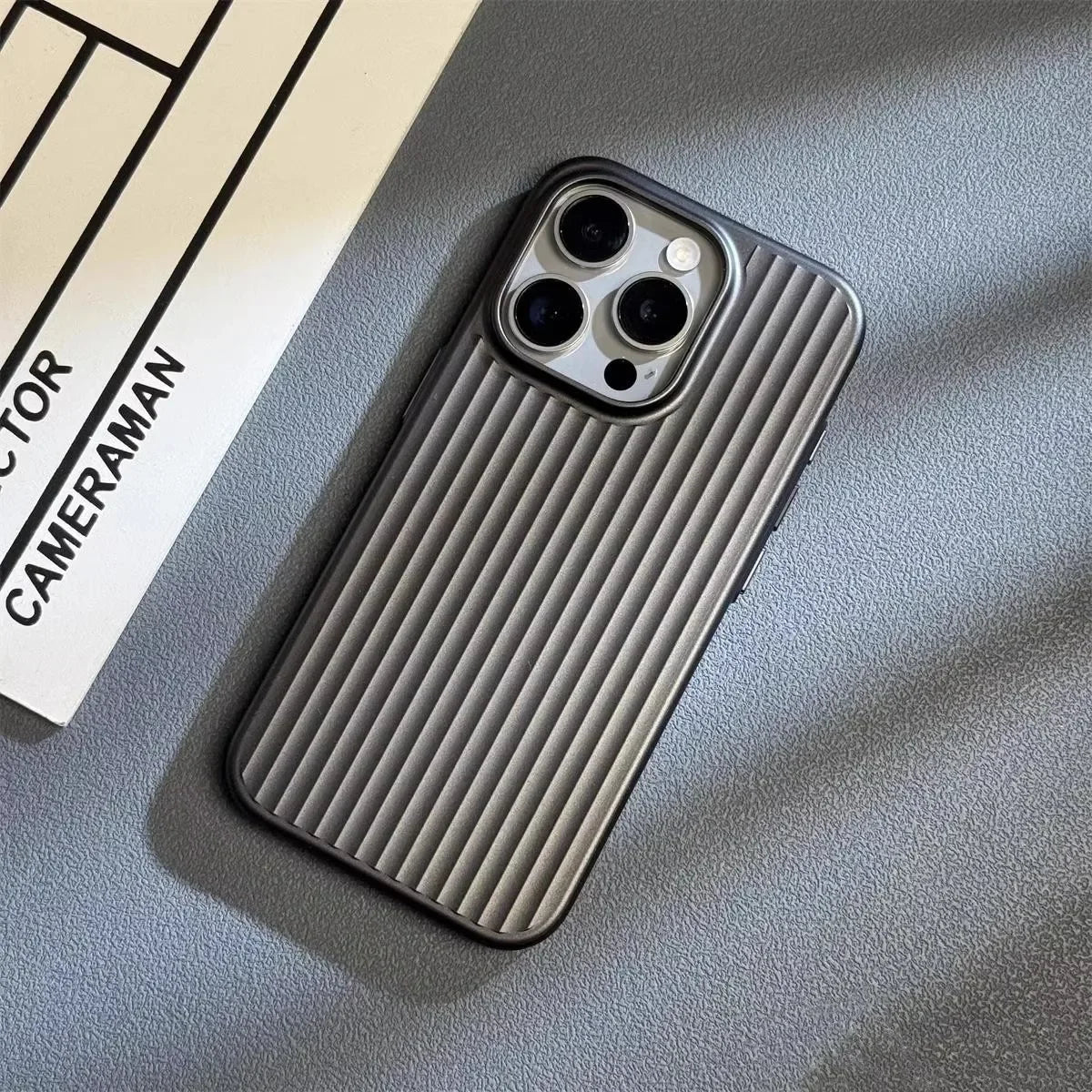 Ultratunt Mobilskal med Militärklassad Stötdämpning – Stilren & Slitstark Skyddslösning för Din Smartphone