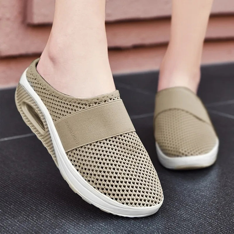 Andningsbara slip-on sneakers för damer – Grå mesh tofflor med luftkudde och halkfri sula
