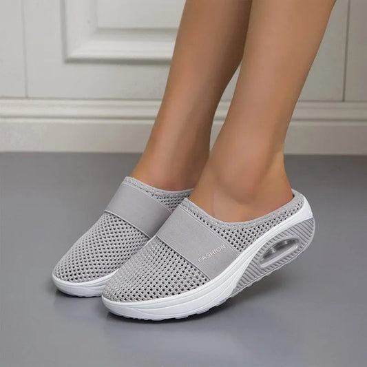 Andningsbara slip-on sneakers för damer – Grå mesh tofflor med luftkudde och halkfri sula