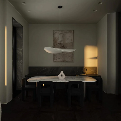 Handgjord Sidentakkrona – Elegant Våginspirerad Lampa med Mjuk Glöd för Harmoniskt Hem