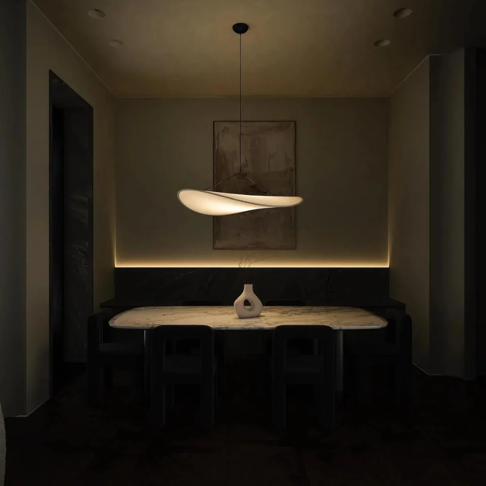 Handgjord Sidentakkrona – Elegant Våginspirerad Lampa med Mjuk Glöd för Harmoniskt Hem