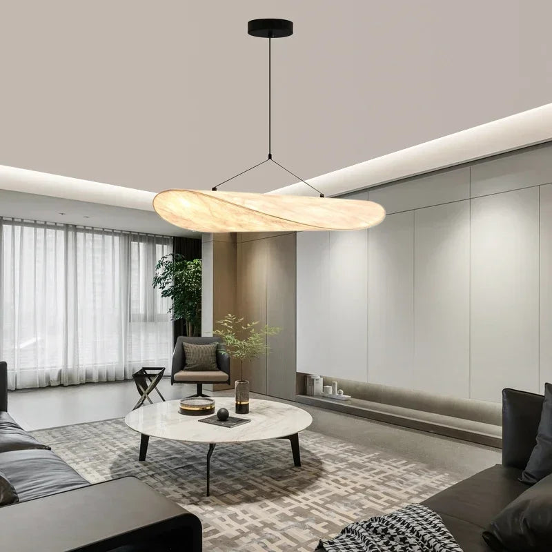 Handgjord Sidentakkrona – Elegant Våginspirerad Lampa med Mjuk Glöd för Harmoniskt Hem