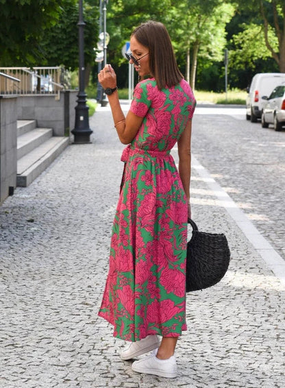 Somrig omlottklänning för dam med rosa blommönster – kort ärm och midjeband