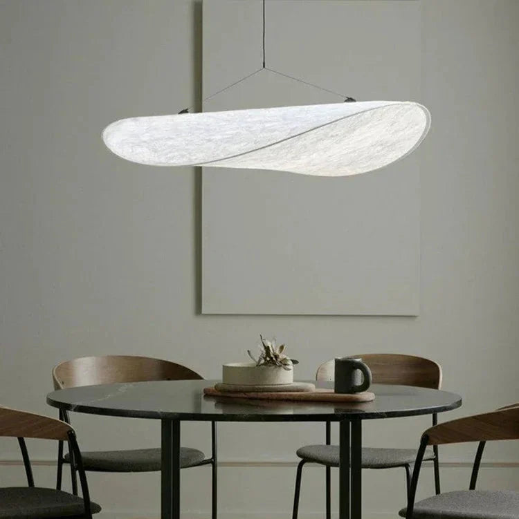 Handgjord Sidentakkrona – Elegant Våginspirerad Lampa med Mjuk Glöd för Harmoniskt Hem