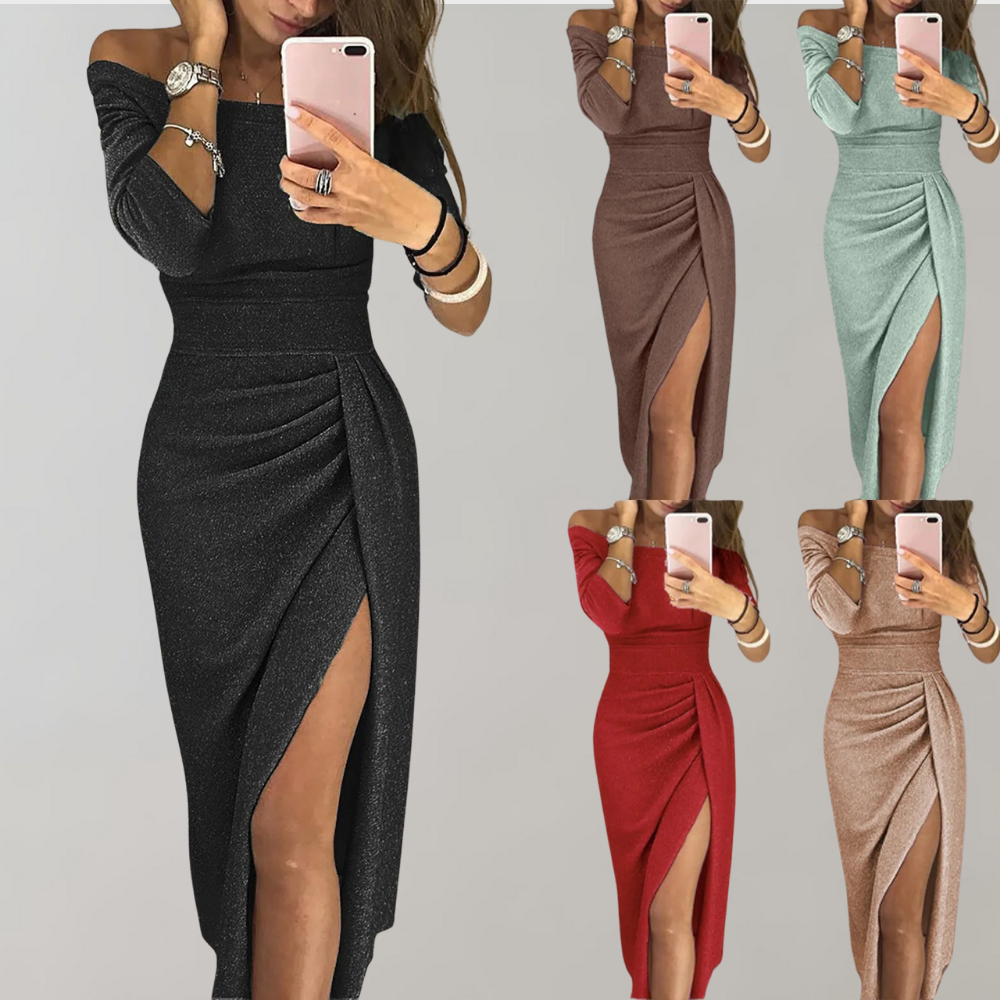 Glittrig guldig festklänning med drapering och slits – Elegant axelbandslös design
