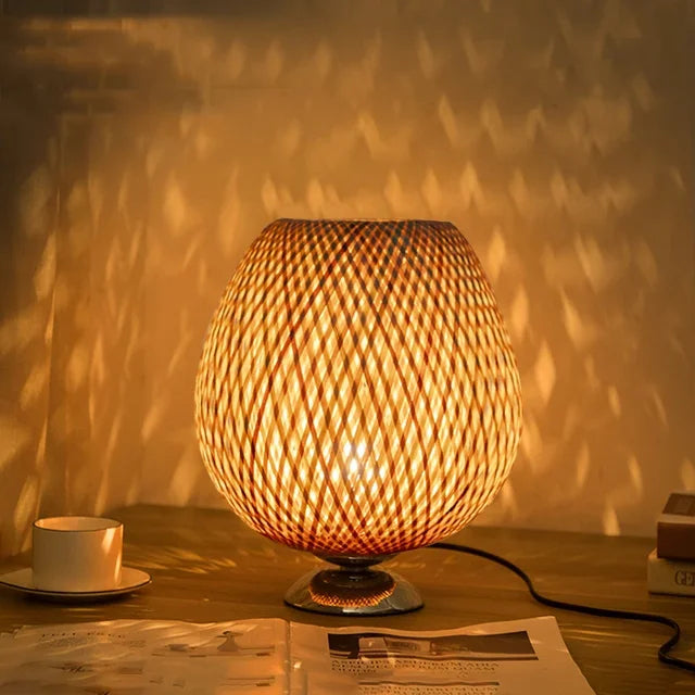 AntiqueBamboo Vintage Bambu Bordslampa – Rustik Design och Naturlig Elegans
