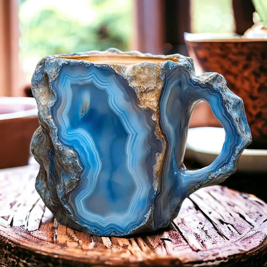 Kaffekoppar i mineralkristall